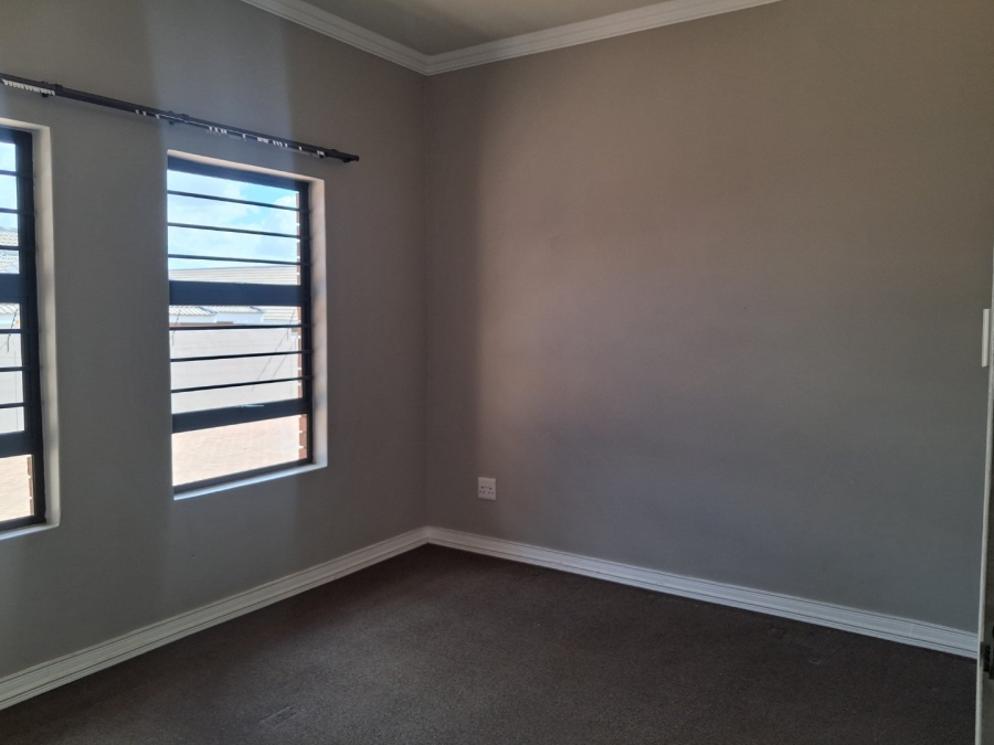 To Let 3 Bedroom Property for Rent in Hillside Free State